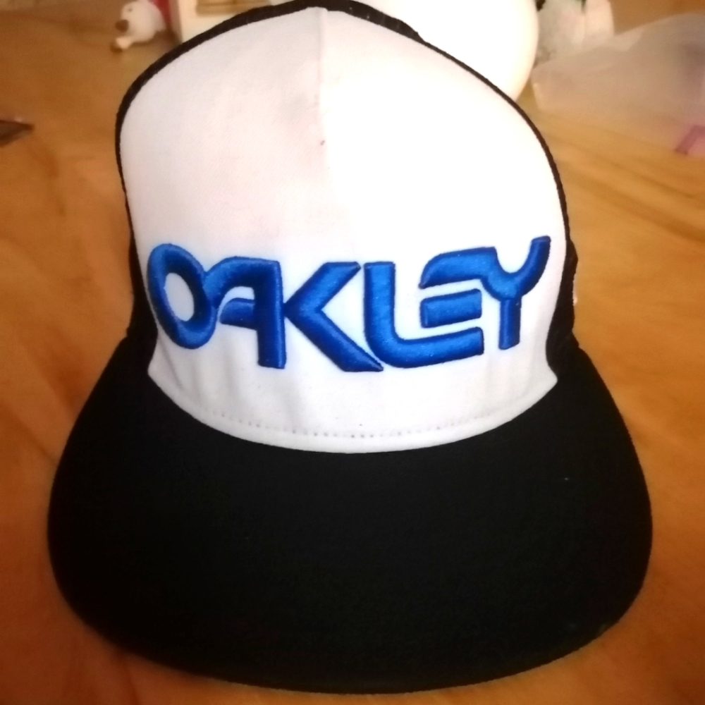 beautiful Oakley cap